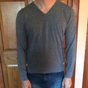 H&M Size Large Men’s Gray V-neck Sweater